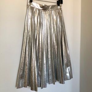 Metallic pleated skirt